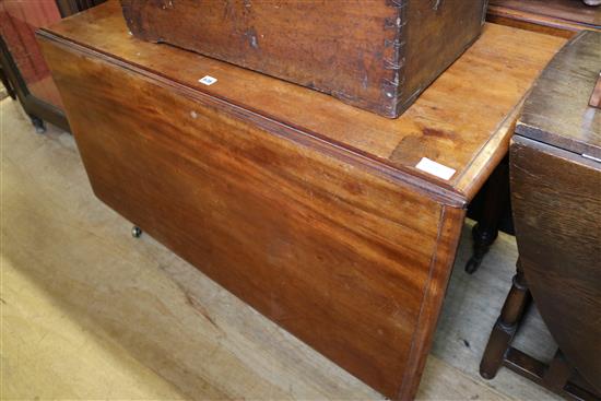 Victorian mahogany drop flap dining table